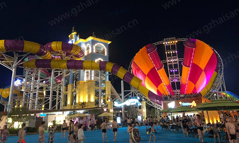 超级龙卷风水滑道提供了一种新的、刺激的水上体验