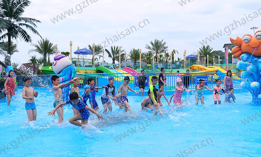 浙江宁波大目湾阿拉的海水上乐园戏水池