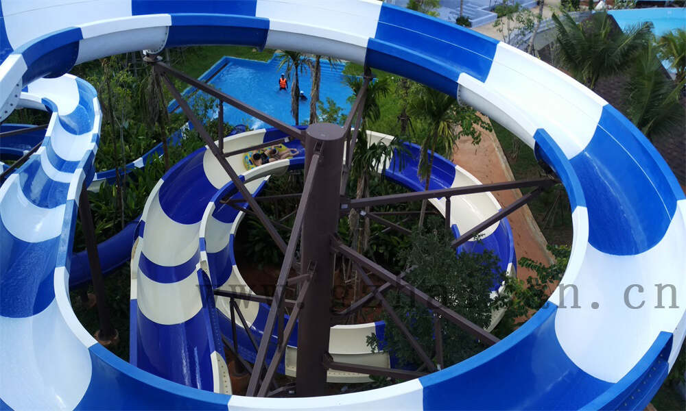 水上设备乐园，畅享清凉一夏