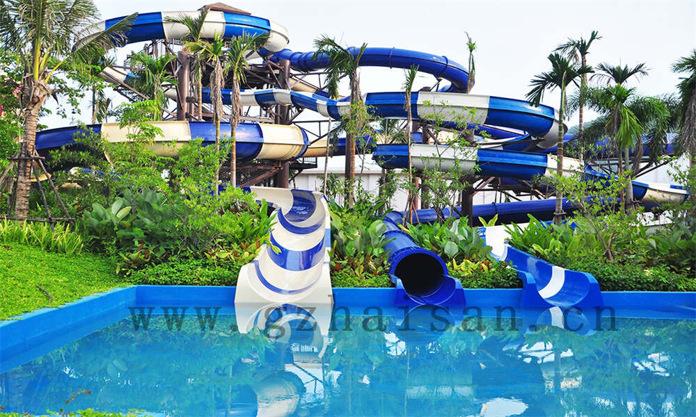 水上乐园的景观设计如何营造独特的氛围？