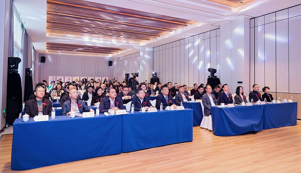 科技铸就非凡体验，专业成就行业标杆——jinnianhui今年会游乐荣膺2025金冠奖“杰出水滑道设备奖”